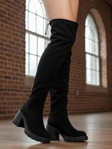 Botas mosqueteras arriba rodilla tacón grueso plataforma estilo trendy fashion girl outfit diseño moderno ajuste cómodo pierna estilizada look elegante urbano casual diario moda otoño invierno calzado femenino versátil style - Negro - Ver 1