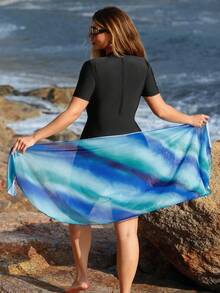 SHEIN Swim Plus Size Women Black Comfy Beach Holiday Summer 2 Pieces Set, Short Sleeve Round Neck Zipper Back One-Piece Swimsuit With Printed Blue Cover Up Skirt - Black - View 6