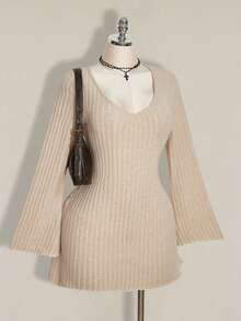 SHEIN ICON 女士复古极简V领喇叭袖毛绒罗纹黑色修身连衣裙，秋冬款 - 杏色 - 查看 1