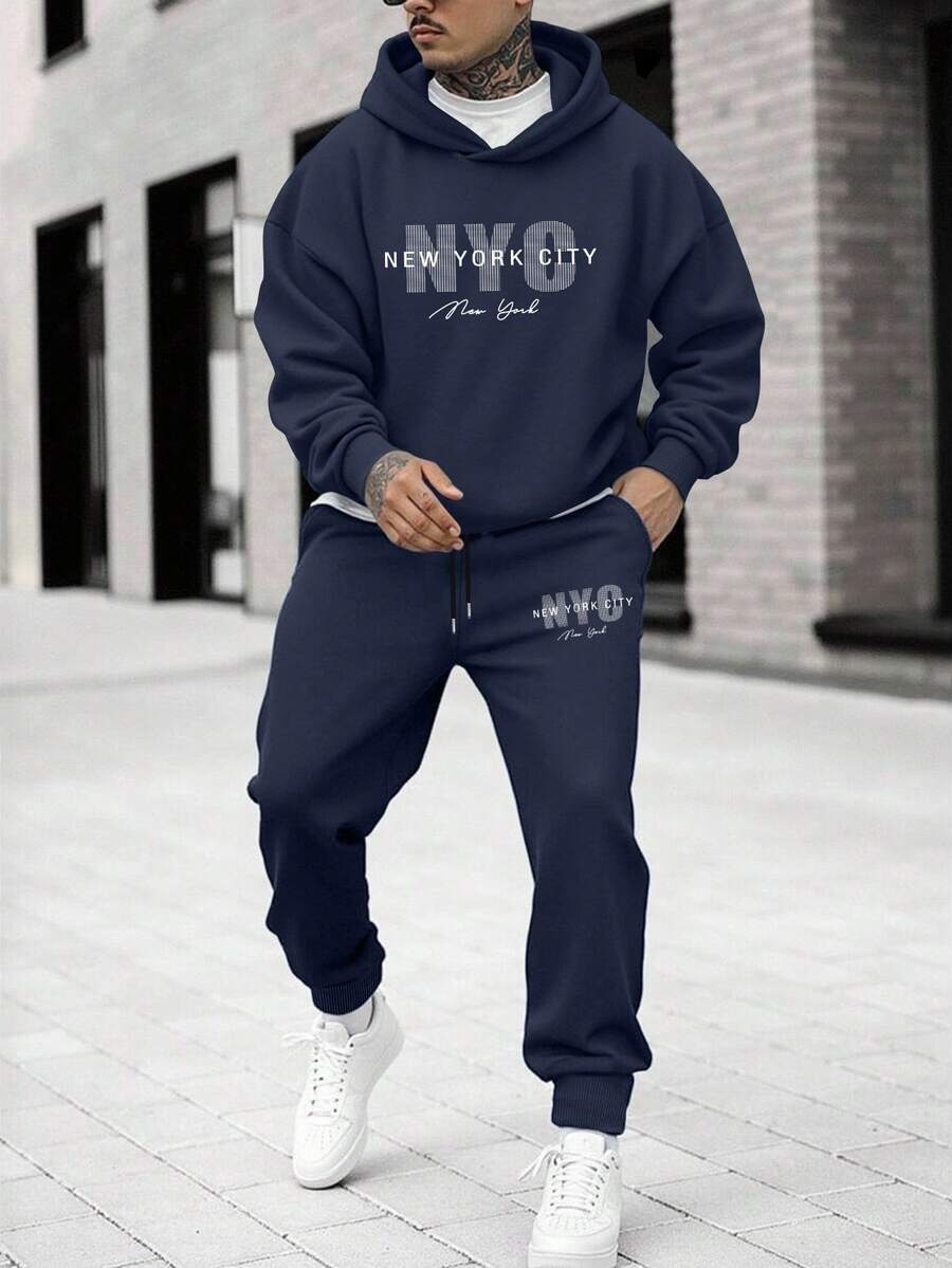 Manfinity Homme 男士纽约市标语字母印花休闲卫衣和运动裤两件套,冬季男装,秋季男装,男士两件套,男士服装,圣诞礼物,男士礼物,两件套,圣诞礼物,两件套,女士男士两件套,男士服装,男士连帽衫和裤子套装 - 藏蓝色 - 查看 1