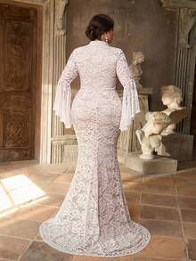 Aureia 大码优雅奢华刺绣弹力蕾丝透视喇叭袖鱼尾连衣裙，适合婚礼、派对、度假、新娘礼服等场合。 - 白色 - 查看 4