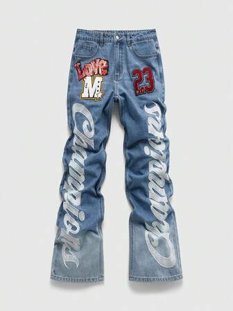 Jeans casuales de mezclilla con bolsillo con parche bordado y pliegues para hombres