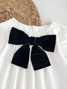 SHEIN 新生儿可爱蝴蝶结装饰花苞连衣裙 - 白色 - 查看 5