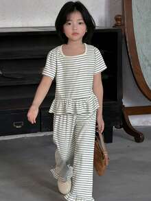 DAZY Set de 2 piezas de camiseta con volantes y leggings a rayas de estilo casual para niñas jóvenes - Blanco y Negro - Ver 1