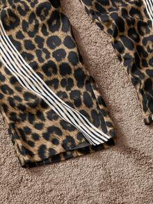 SWAVVY 豹纹宽松直筒男式裤子，校园风，街头风，秋季 - 彩色 - 查看 4