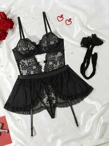 SHEIN 4 件套：蕾丝撞色网眼紧身衣 + 荷叶边吊袜带裙 + 2 双长袜，外出内衣 - 黑色 - 查看 3