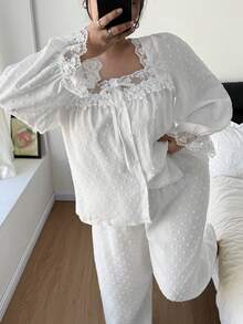 SHEIN 加大码刺绣装饰方领开衫和裤子女士宽松提花针织睡衣套装 - 白色 - 查看 5