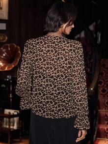 Uhlyne Uhlyne Blusa casual holgada con cuello en V, mangas acampanadas y volantes en el bajo, con estampado de leopardo, para primavera/otoño - Café integral - Ver 2