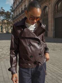 Maija Áo khoác da ngắn màu nâu cổ ve lật hai hàng cúc, phong cách đô thị hiện đại, giản dị, đa năng, thời trang nữ. Áo khoác da nữ màu nâu, áo khoác nữ, áo khoác nâu cho nữ, áo khoác mùa thu, Halloween, ngày Quốc khánh Ả Rập Xê Út, tiệc tùng màu nâu mùa thu cho nữ, áo khoác nâu mùa đông cho nữ. - màu nâu - Xem 4