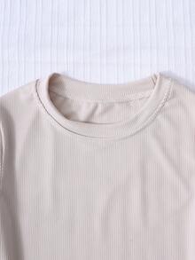 SHEIN 女童休闲长袖T恤和百褶裙套装，黑色罗纹上衣搭配棕色格子裙，适合散步、购物、旅行和外出，可搭配背心、夹克、外套。 - 淺灰色 - 查看 4