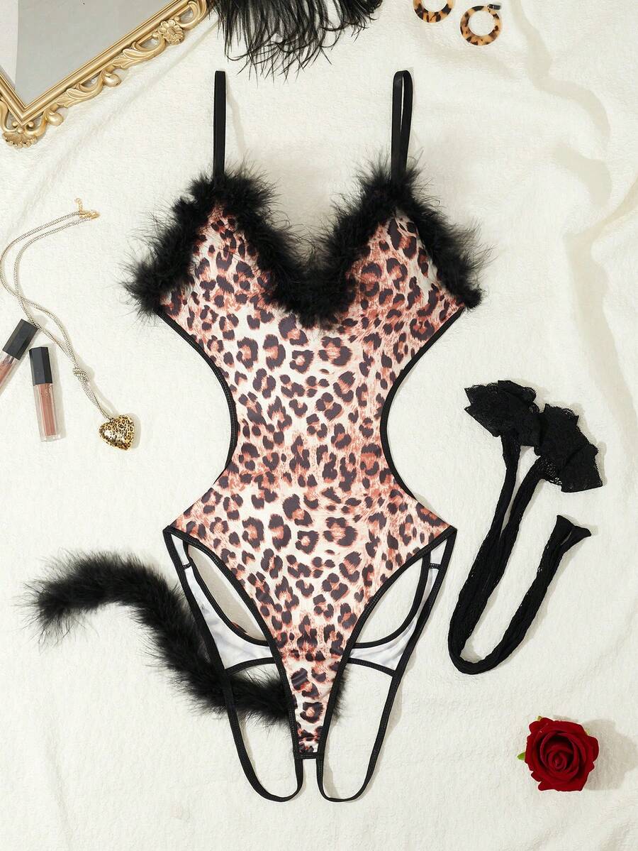 Fantasy Costume 3 件套女士内衣套装（无钢圈，2 件渔网袜） - 彩色 - 查看 1