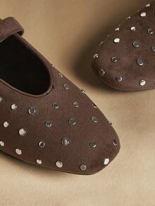 Rosivie Sepatu Flat Wanita Serbaguna untuk Beraktivitas di Luar Rumah dengan Dekorasi Kancing - Coklat - View 6