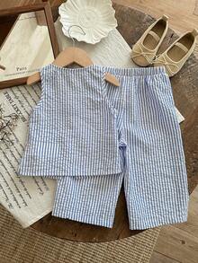 SHEIN Acest set dintr-o singură piesă, format din top fără mâneci, cu decolteu pătrat, casual și pantaloni drepți, pentru bebeluși, este potrivit pentru primăvară și vară și poate fi purtat în diverse ocazii, inclusiv în ieșiri.