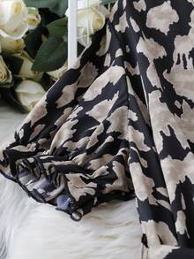 EMERY ROSE Đầm nữ cỡ lớn dáng xòe cổ chữ V in hoa, eo chun, thích hợp mặc đi nghỉ mát. - màu đen - Xem 4