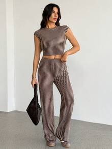 SHEIN Tall Bộ đồ ngủ nữ mặc nhà thoải mái, gồm áo thun dài tay cổ tròn kẻ sọc và quần ống đứng rộng kẻ sọc, thích hợp mặc hàng ngày, chơi thể thao, mùa xuân hè, hoặc mặc đi học. Bộ hai mảnh kẻ sọc màu nâu. - màu nâu - Xem 12