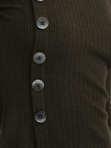 Nöista 长袖纽扣前襟上衣，不对称下摆设计，专为休闲优雅的春假造型而设计。这款百搭的女士春假衬衫非常适合日常穿着、办公室造型、女士生日装扮以及优雅的派对造型。 - 棕色 - 查看 4