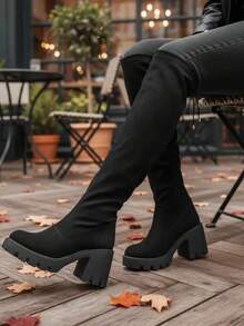 Botas mosqueteras arriba rodilla tacón grueso plataforma estilo trendy fashion girl outfit diseño moderno ajuste cómodo pierna estilizada look elegante urbano casual diario moda otoño invierno calzado femenino versátil style - Negro - Ver 2
