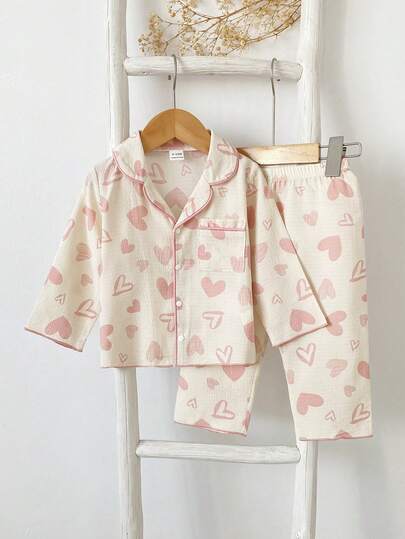 女婴长袖上衣和裤子两件套，柔软梭织面料，粉色爱心图案，舒适家居服，送给女婴的绝佳礼物