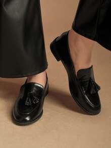 Rosivie Women's Casual Fringe Design Slip-On Loafers - Black - View 2
