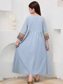 SHEIN فستان بأكمام 3/4 مزين بالشرائط المنسوجة والتطريز المنقط، مناسب للسفر والعطلات والأجواء الريفية والمنتجعات الكاجوال والبوهيمي، متناسق مع الأخت والأم-ابنة، باللون الأزرق - أزرق فاتح اللون - مشاهدة 7