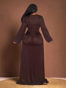 Veslaya Nouvelle robe élégante pour l'automne/l'hiver pour les occasions de fête élégantes, les sorties décontractées, les rendez-vous, les sorties entre amies, les anniversaires, les , les événements formels, les galas, les remises de diplômes et les mariages. Coupe slim, en tissu marron unicolore avec un patchwork irrégulier partiel, taille froncée, découpe latérale partielle, jupe longue évasée en tissu stretch brillant. Ensemble deux pièces grande taille, jupe longue plissée, ensemble jupe courbe, ensemble jupe longue plissée modeste. - Marron - Voir 5
