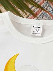 SHEIN 2件套女婴星月灯笼卡通人物印花圆领短袖T恤和短裤套装，适合夏季穿着，女婴服装，伊斯兰服装，女婴套装，6个月-3岁婴儿阿拉伯服装T恤，女婴服装，男女通用婴儿服装 - 白色 - 查看 6