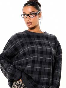 SUMWON WOMEN 超大款同色系格纹印花圆领长袖针织毛衣，秋冬必备休闲套头衫 - 黑色 - 查看 4