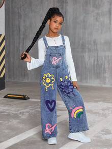 SHEIN Sparklyn 女童时尚花卉、心形、彩虹和涂鸦印花休闲柔软水洗牛仔可调节肩带宽松连体裤，适合与短袖/长袖上衣搭配，适合日常穿着和旅行，四季皆宜 - 深色水洗藍 - 查看 8