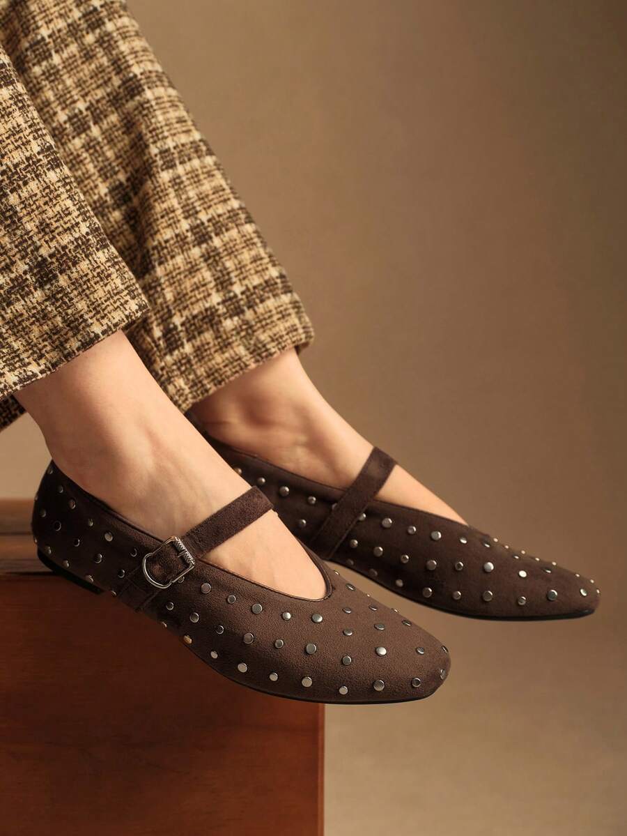 Rosivie Sepatu Flat Wanita Serbaguna untuk Beraktivitas di Luar Rumah dengan Dekorasi Kancing - Coklat - View 1
