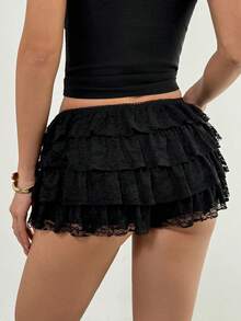 SHEIN PETITE 女士秋冬新款万圣节黑色性感朋克摇滚波西米亚音乐节Y2K黑色蕾丝层叠荷叶边超短裤，新款蕾丝超低腰短裤，黑色蕾丝荷叶边短裤。 - 黑色 - 查看 2