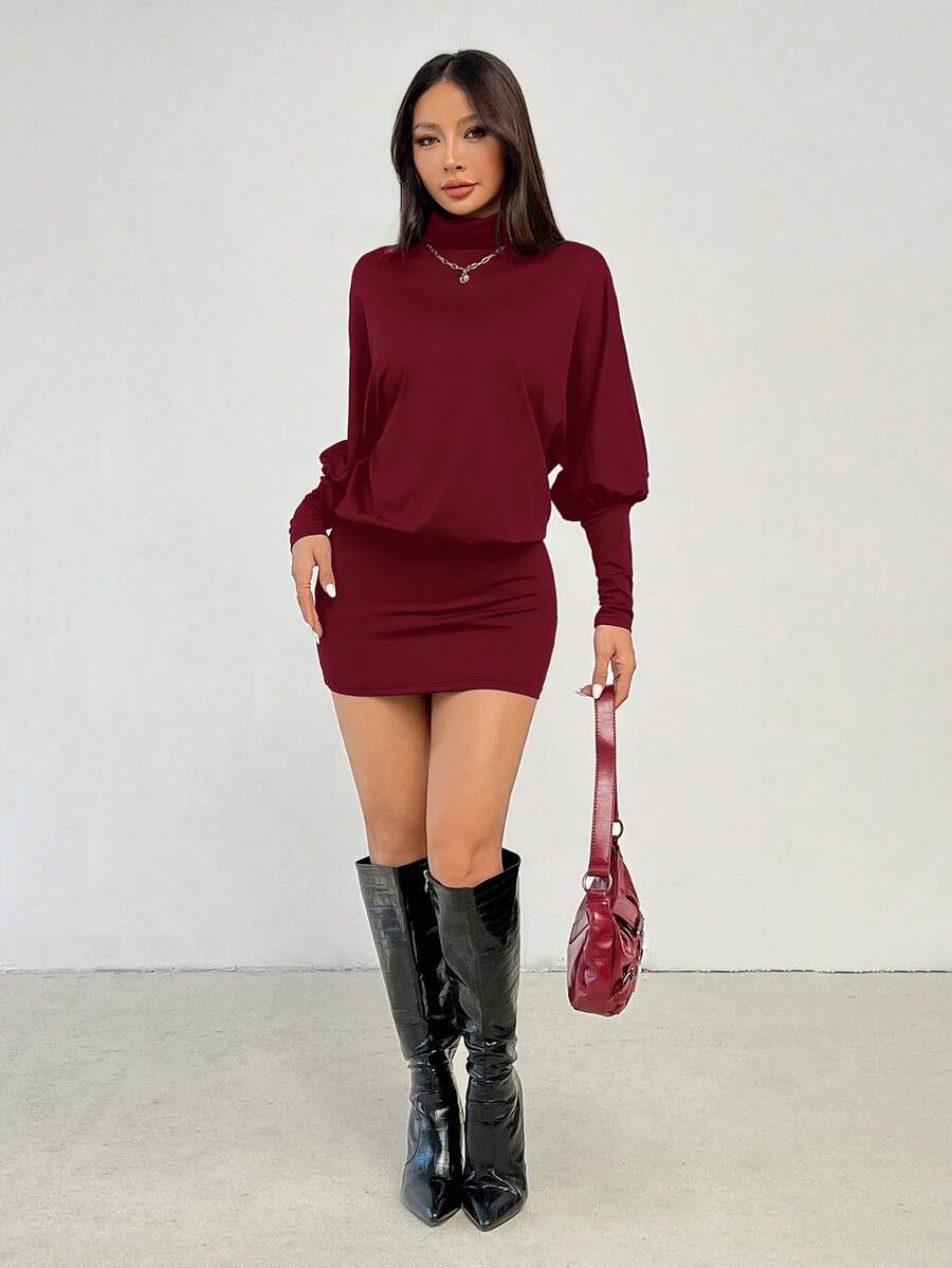 SHEIN PETITE Đầm ngắn ôm sát cơ thể cổ cao tay cánh dơi hở lưng thời trang dành cho nữ, đầm hở lưng màu đỏ tía.