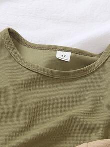 3件装男童纯色短袖圆领T恤，柔和的蓝色、橄榄绿和浅棕色调，适合日常穿着、公园、户外活动和返校季。 - 彩色 - 查看 4