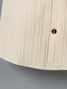 两件装韩版清爽男童短袖衬衫，米色和藏蓝色拼接，基础款立领设计，配有实用胸袋，适合周末郊游、公园漫步、日常穿着、户外活动和返校季。 - 彩色 - 查看 7