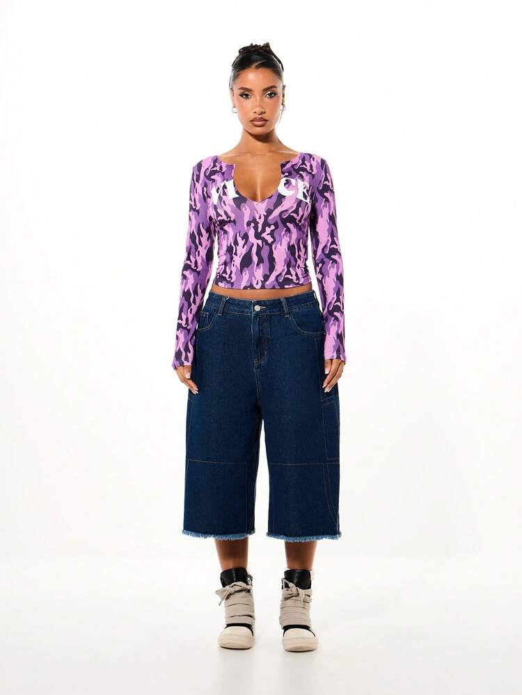 SUMWON WOMEN Top corto a maniche lunghe con scollo a V e stampa mimetica viola