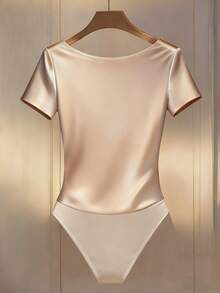 Franclia 优雅时尚V领荷叶边装饰纽扣连体衣 - 杏色 - 查看 2