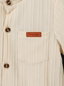 两件装韩版清爽男童短袖衬衫，米色和藏蓝色拼接，基础款立领设计，配有实用胸袋，适合周末郊游、公园漫步、日常穿着、户外活动和返校季。 - 彩色 - 查看 8