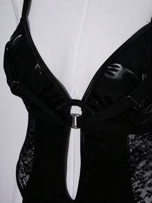 SHEIN 大码朋克风内衣套装：1件蕾丝反光面料连体衣 + 1对吊袜带 + 4双丝袜 - 黑色 - 查看 5