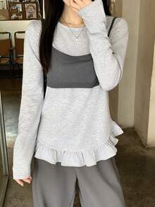 DAZY Bộ đồ nữ gồm áo thun dài tay cổ tròn và áo hai dây phối màu tương phản, kiểu dáng thường ngày. - Xám - Xem 5