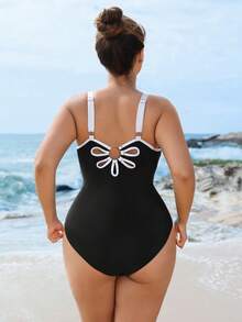 Swim SPRTY 大码女士纯色滚边连体泳衣，可调节肩带，可拆卸胸垫，独特褶皱V领，优雅花卉镂空露背，休闲时尚海滩度假泳装 - 黑色 - 查看 1