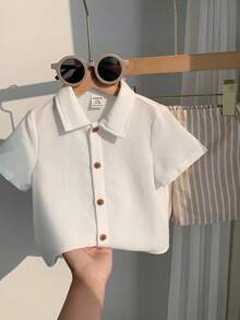 SHEIN 2 pièces/Set Chemise à manches courtes blanche confortable et polyvalente, et short rayé pour bébé garçon/fille. Convient pour l'intérieur, l'extérieur, le quotidien, les sports, les jeux, les fêtes, les séances photo, les vacances, les festivals au printemps/été - Multicolore - Voir 4