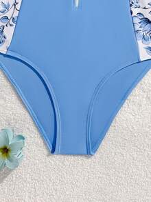 SHEIN 女童长袖印花连体泳衣，适合水疗中心、度假村和海滩穿着。