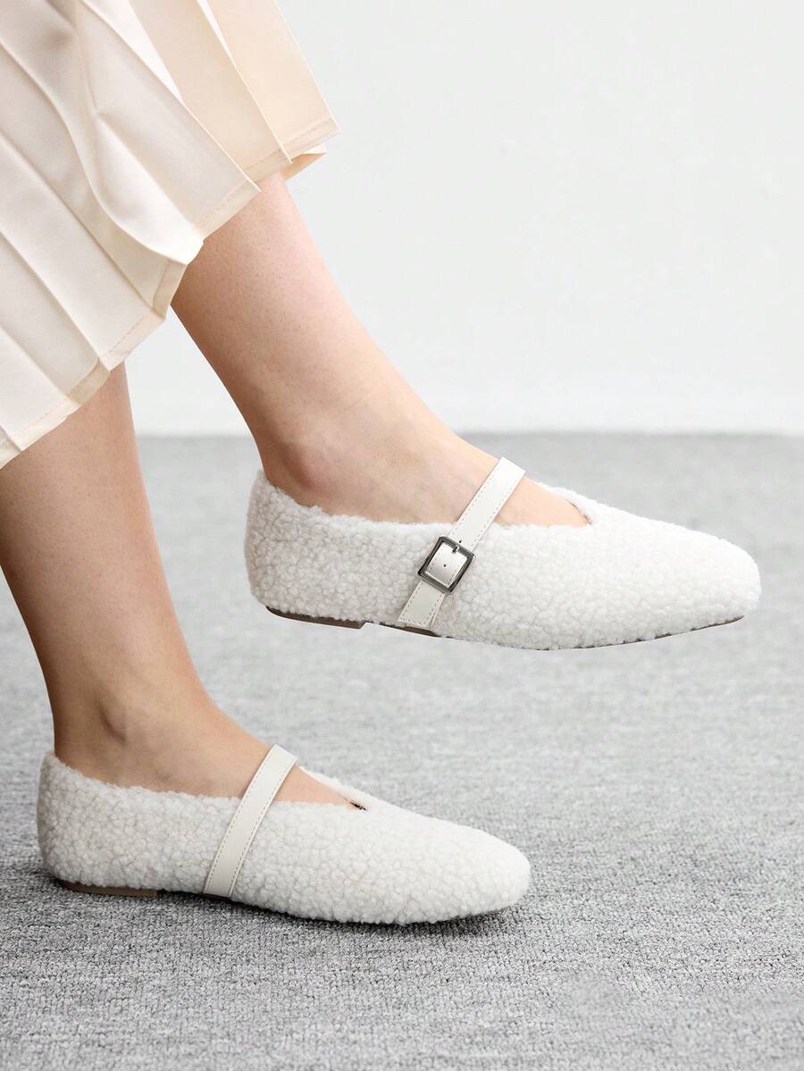CUCCOO BIZCHIC Sepatu Slip-On Kasual Wanita dengan Desain Gesper dan Bahan Bulu Imitasi untuk Natal dan Hari Valentine - Putih - View 1