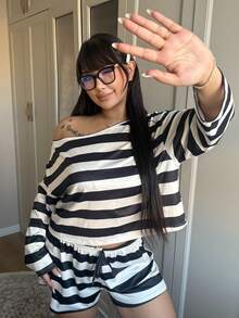 ZzzCrew بيجامة كاجوال بأكتاف مكشوفة مخططة، طقم بيجامة بأكمام طويلة وشورت - متعدد الألوان - مشاهدة 1