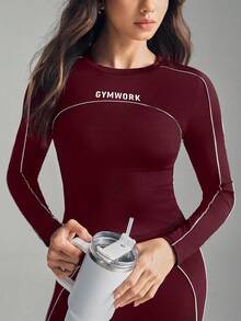 SHEIN Dewbera Bộ đồ thể thao nữ gồm áo thun dài tay cổ tròn ôm sát màu đen trắng và quần thể thao ống loe. - Màu Đỏ Sâu - Xem 7