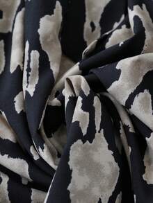 EMERY ROSE Đầm nữ cỡ lớn dáng xòe cổ chữ V in hoa, eo chun, thích hợp mặc đi nghỉ mát. - màu đen - Xem 6