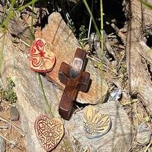 10个装“心之所向”小木十字架，鼓励礼物，手持口袋十字架，带网袋，指尖减压，基督教祈祷教堂礼物