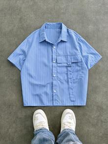 Manfinity Unisex 編織條紋印花休閒襯衫，適合日常穿著，寬鬆短袖掀扣條紋藍色襯衫