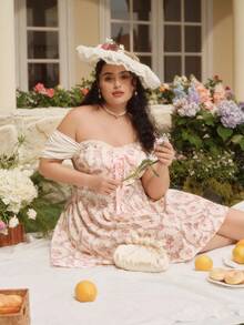 SHEIN MOD Christmas Vintage Floral Print, Dreamlike Romantic Luxurious Dress With Bustier Bodice, Decorated With Ruffle Trim And Bowknot, Criss-Cross Straps, Suitable For Dates, Parties, Holidays, Afternoon Tea, Birthday Occasions,Fall Outfits For Women,Easter Outfits,Beach Outfits For Woman,Vacation Outfits Women,Fall,Concert Outfit Women,Rave Outfits,Cruise Attire Women.Graduation Dresses For Women,Baby Shower Dress,Festival Outfits For Women,Wedding Guest Dress Women