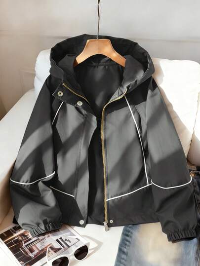 SHEIN 女童休闲百搭连帽外套，黑色，饰有白色绳结，弹性袖口，银色按扣，适合上学、通勤、外出、运动等场合，可搭配长袖上衣和裤子。