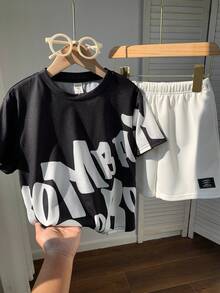 SHEIN 两件套儿童男童休闲街头大字母印花套头T恤和纯色短裤套装 - 黑色 - 查看 8